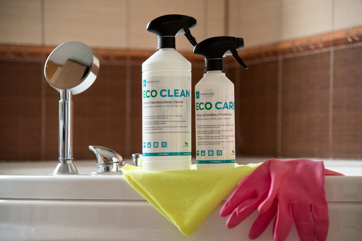 Tub & shower detail: deep cleaning in Springfield, VA